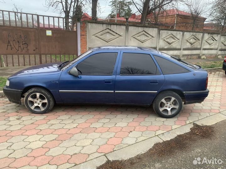 Opel Vectra 1.6 МТ, 1990, 233 286 км