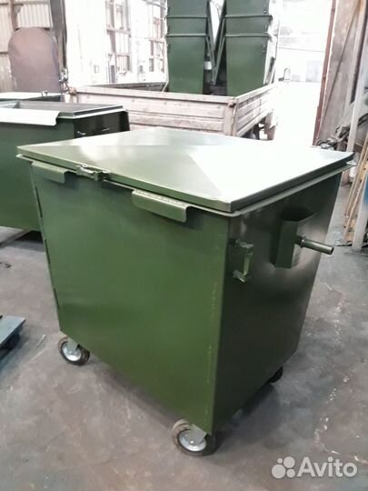 Бак для мусора с крышкой