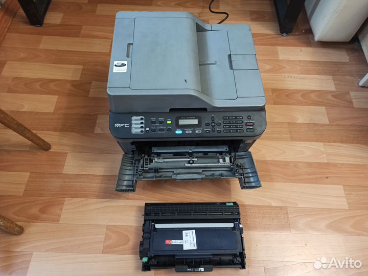 Мфу принтер копир сканер Brother MFC-L2700DWR