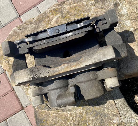 Суппорт тормозной передний Mercedes ML Gl GLE GLS