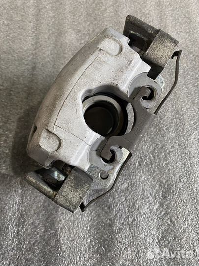 Тормозной суппорт пердений правый BMW 5 e39