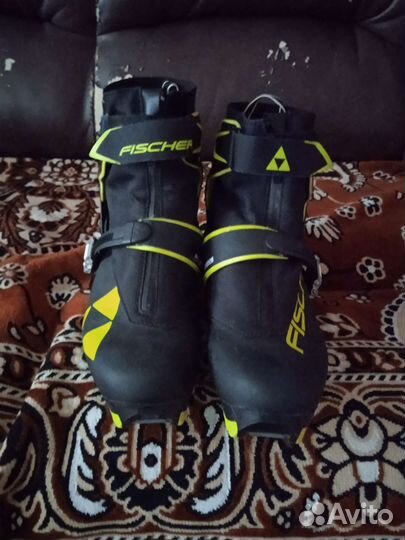 Лыжные ботинки