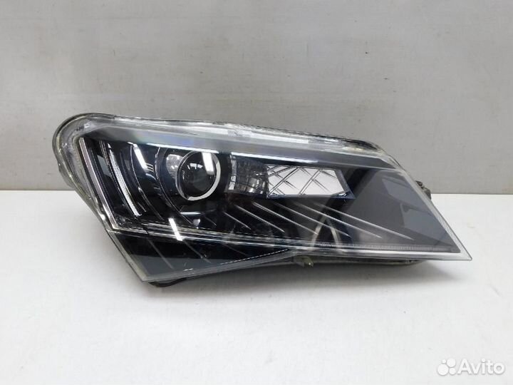 Фара правая Skoda Superb