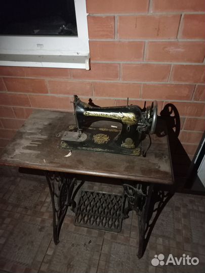 Швейная машинка зингер