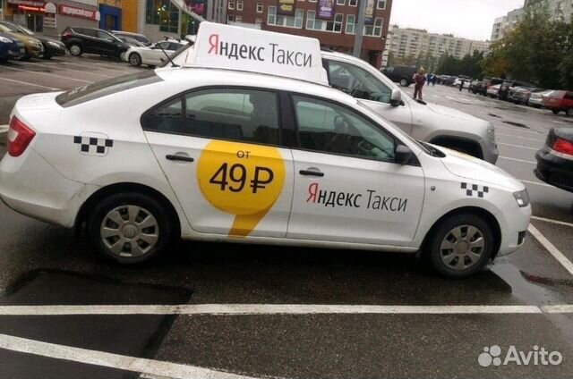 ниссан тиида яндекс такси. 2004 такси москва. такси максим хабаровск. таксопарк автопартнер адлер. китайские автомобили в такси.