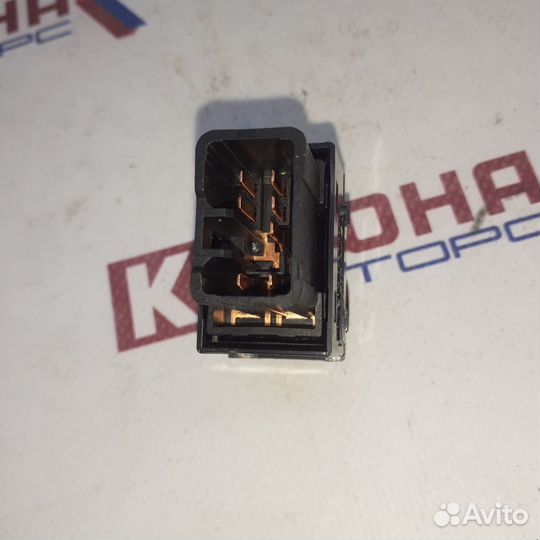 Кнопка стеклоподъемника передней правой двери KIA