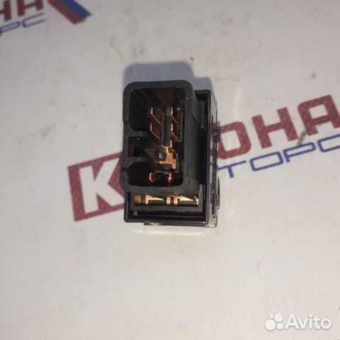 Кнопка стеклоподъемника передней правой двери KIA