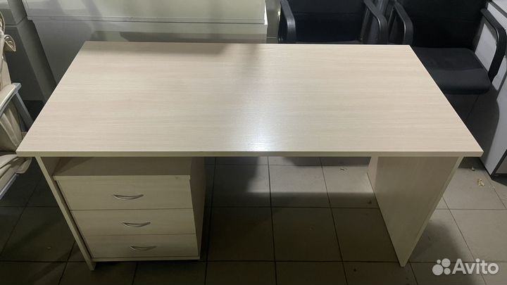 Стол письменный