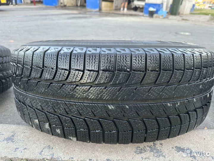 Michelin r17 235/65
