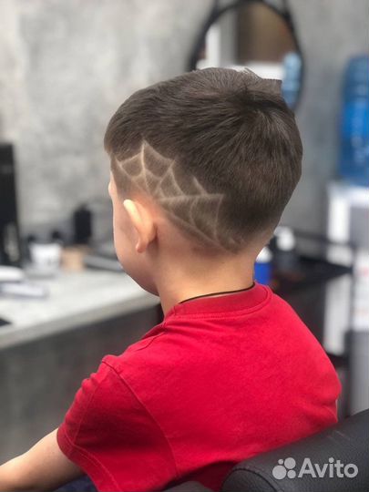 Барбершоп, услуги барбера, мужская стрижка, бритьё