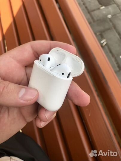 Продам AirPods 1 поколения оригинал