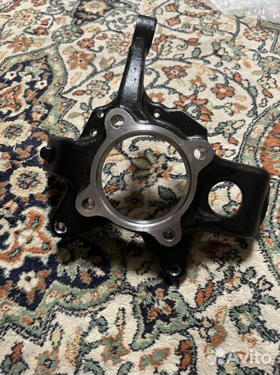 Кулак поворотный передний правый Паджеро 4