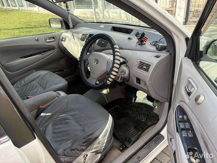 Toyota Prius 1.5 CVT, 2000, битый, 200 000 км