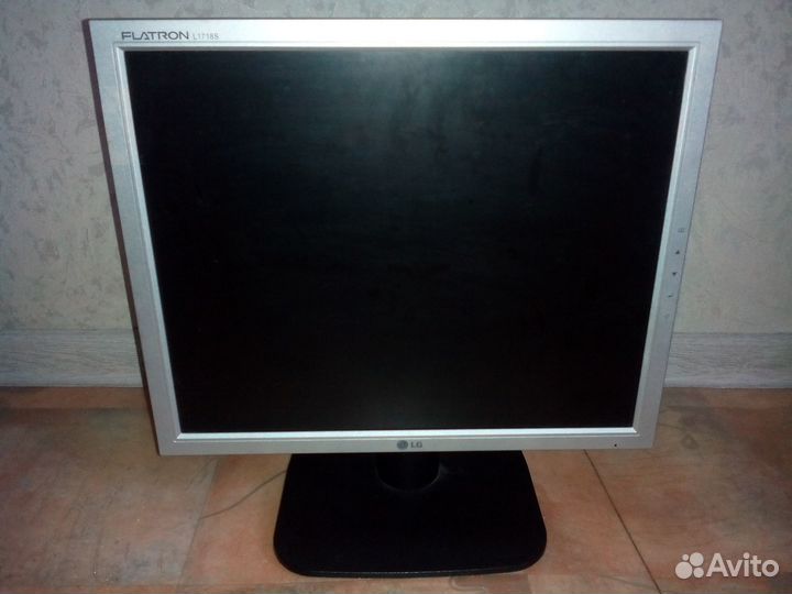 Монитор LG flatron L1718S-SN