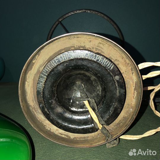 Лампа настольная с зеленым плафоном