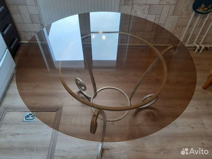 Кухонный стол стеклянный круглый