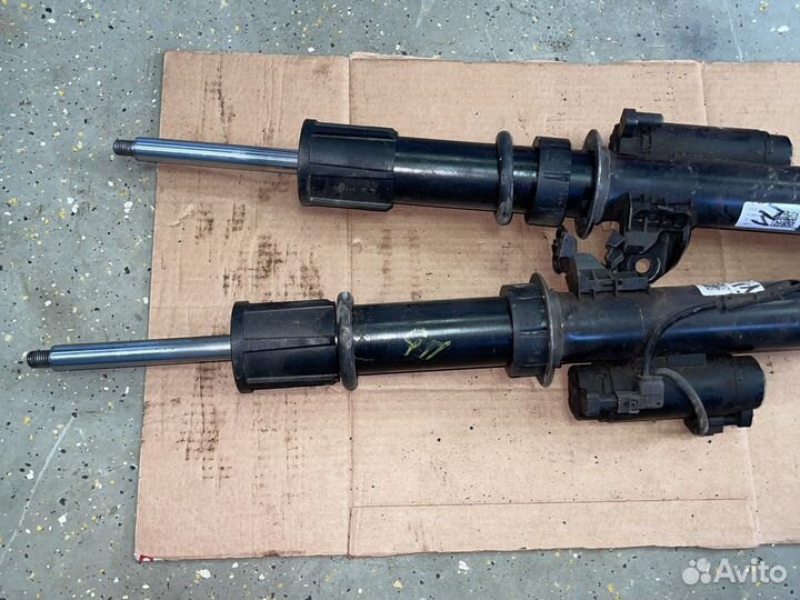 Передний пневмоамортизатор BMW 7 G12 G11