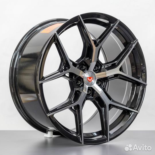 Новые диски R22 Vossen на Range Rover Velar