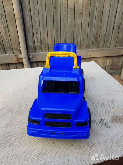 Машинка-каталка толокар