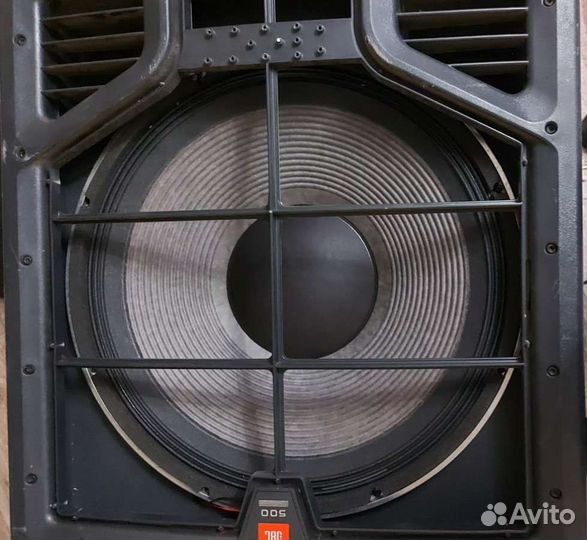 Сабвуфер jbl