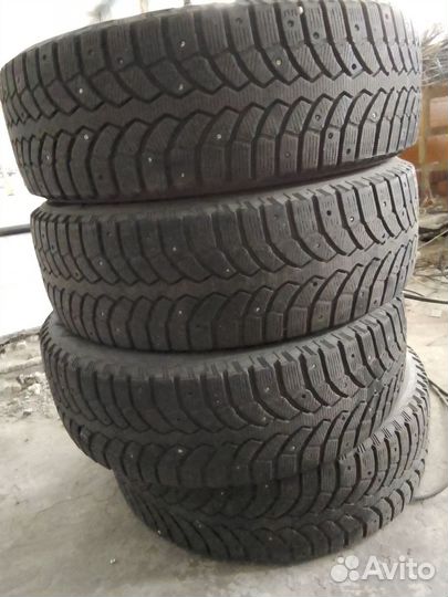 Bridgestone Blizzak Spike-01 185/65 R15 88T