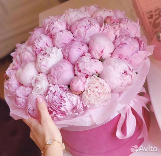 Пионы В шляпной коробке С доставкой