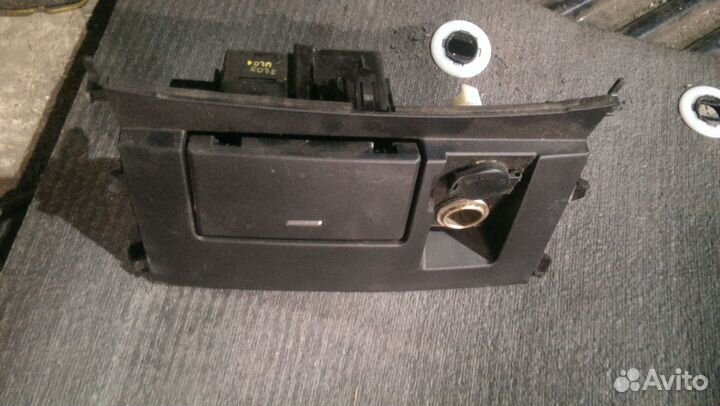 Накладка на центральную консоль (торпеды) Toyota