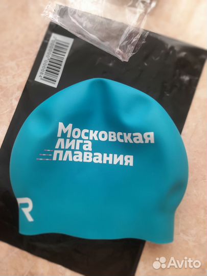 Шапка и очки для плавания