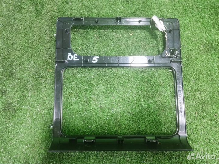 Рамка магнитолы volkswagen Caddy 3 2013