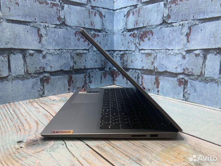 Быстрый ноутбук lenovo ssd/8gb/vega3