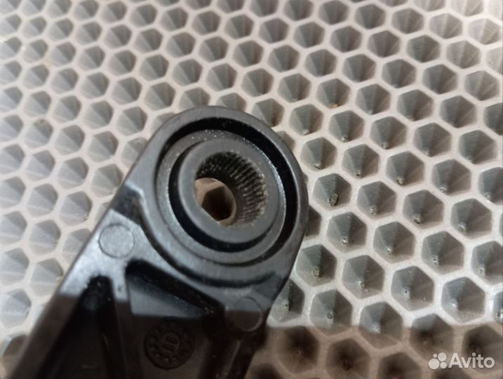 Поводок дворника левый opel astra j