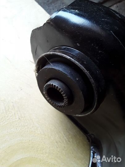 Продам нижний (левый) рычаг Lincoln Town Car