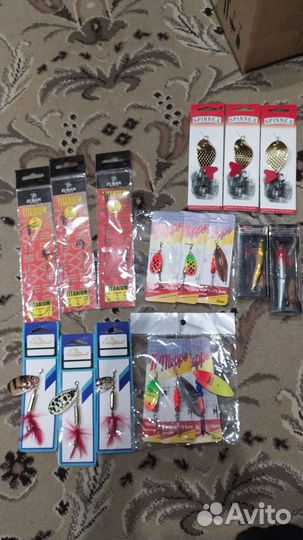 Поводок 3шт, блесна 12шт, воблеры 2шт