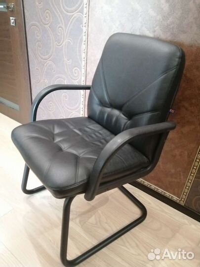 Стул кресло-конференц