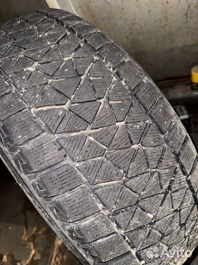 Bridgestone Blizzak DM-V2 235/55 R20 102T