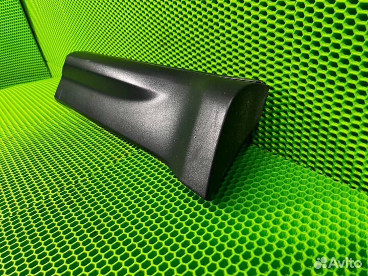 Молдинг двери задний правый Land Rover Range Rover