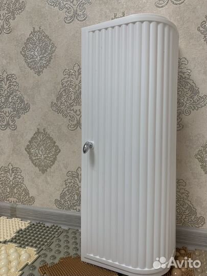 Угловой шкафчик