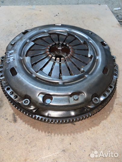 Маховик демпферный 038105266Q 1.9tdi Volkswagen