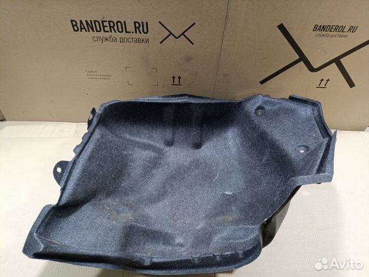 Обшивка багажника Toyota Mark ii GX100