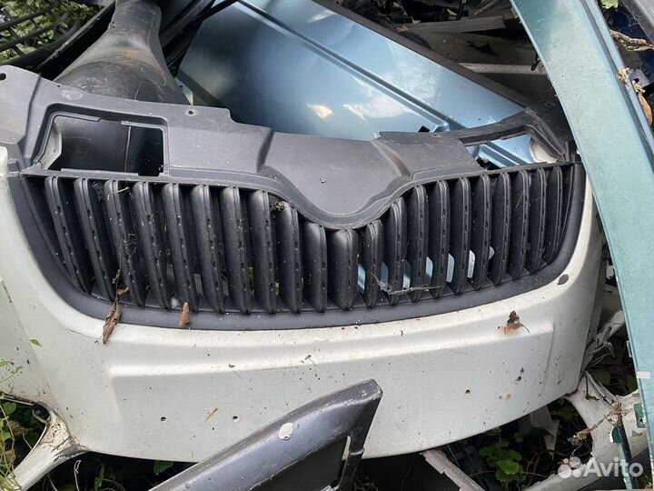 Решетка бампера skoda fabia
