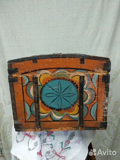 Сундук деревянный старинный