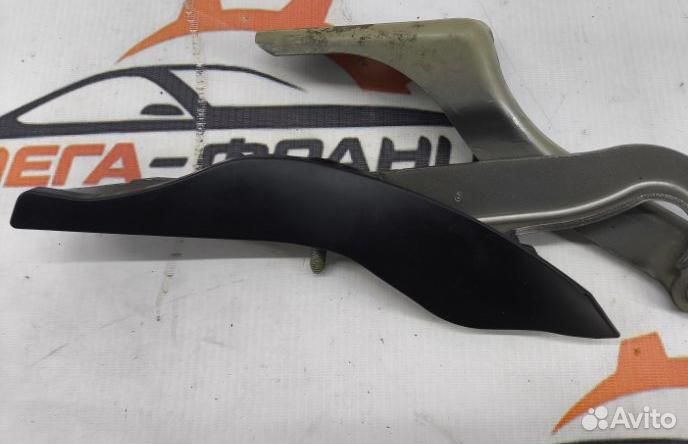 Петля капота левая Peugeot 308 легковой универсал