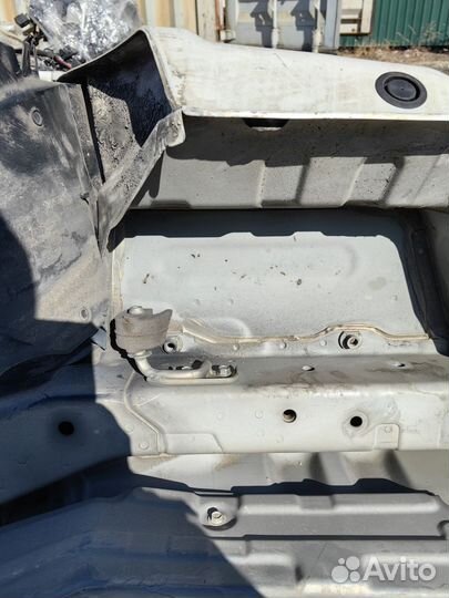 Крыло левое заднее Mitsubishi Pajero 4 2010 год (W