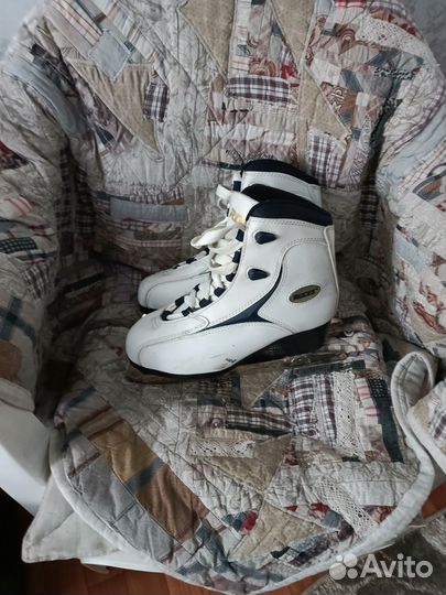 Коньки фигурные 38 размер