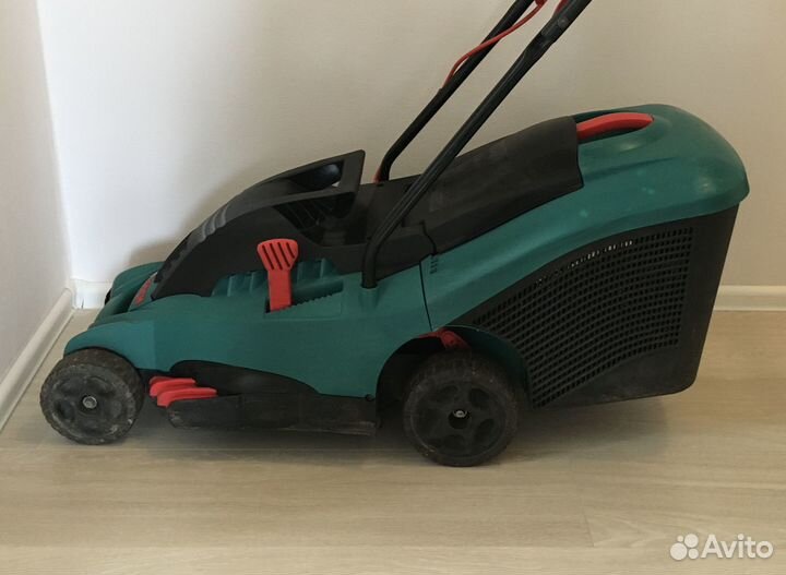 Газонокосилка Bosch Rotak 32