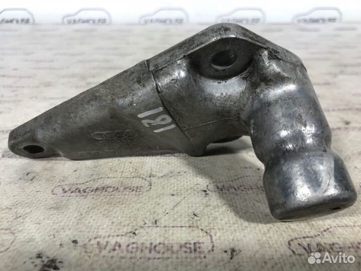 Кронштейн двигателя передний Audi A6 C5 2.8 ACK