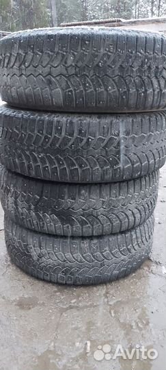 Bridgestone Blizzak Spike-01 265/70 R16