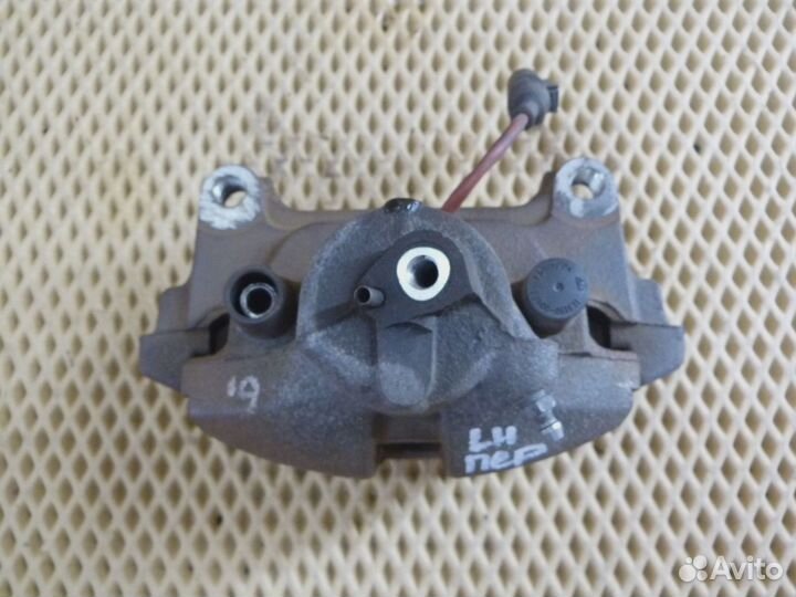 Суппорт передний левый VW Scirocco 2008-2017 (1K0615123E)