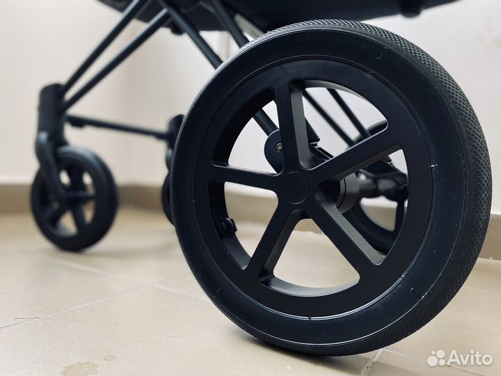 Коляска Cybex Priam by Jeremy Scott