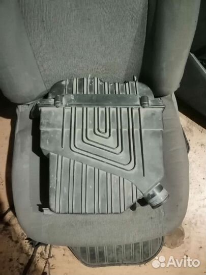 Корпус воздушного фильтра Рено Логан Сандеро